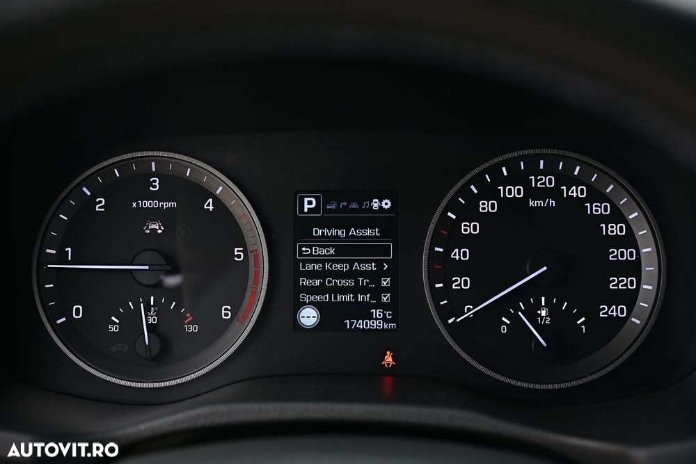 Hyundai Tucson 2.0 CRDI 4WD Automatik Style - 23