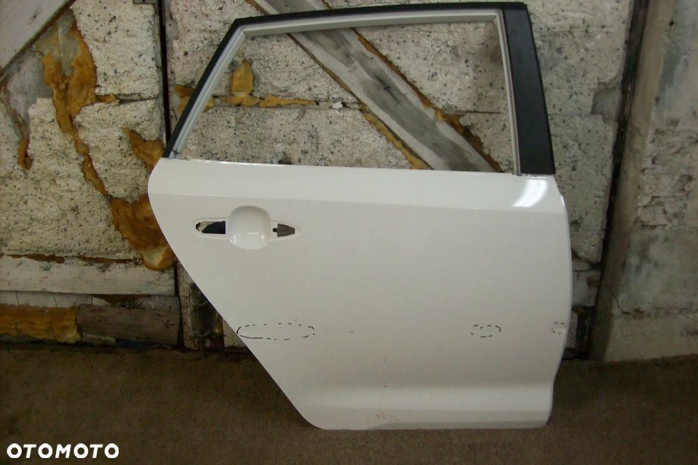 DRZWI TYLNE PRAWE TOYOTA COROLLA E-21 KOMBI