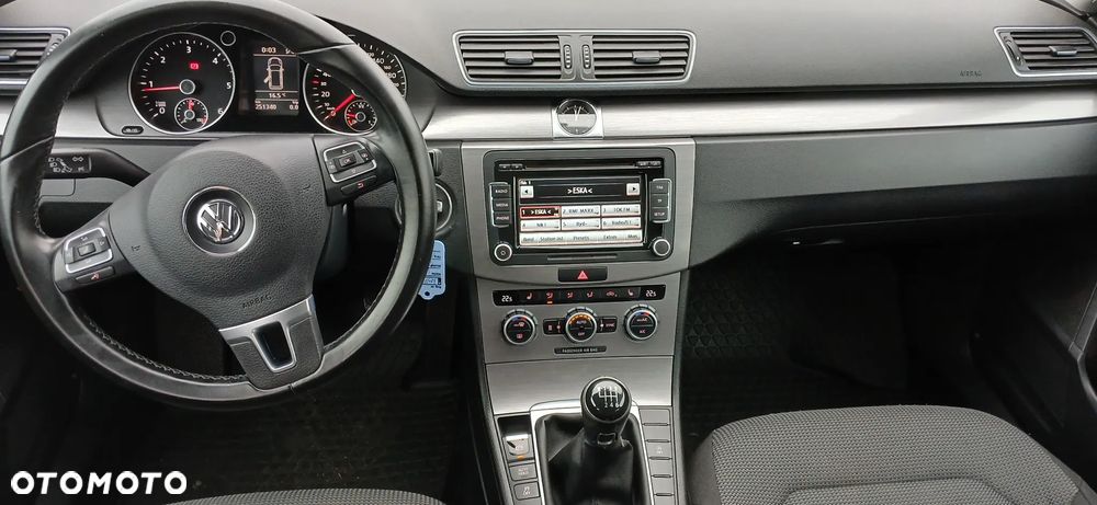 Volkswagen Passat - 11