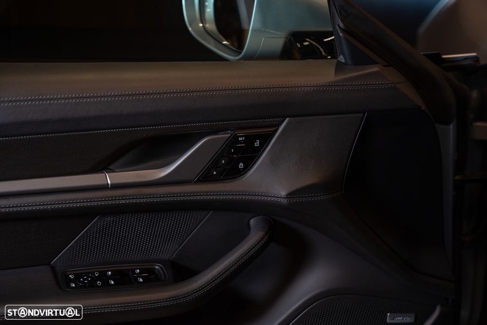 Porsche Taycan Turbo S - 17
