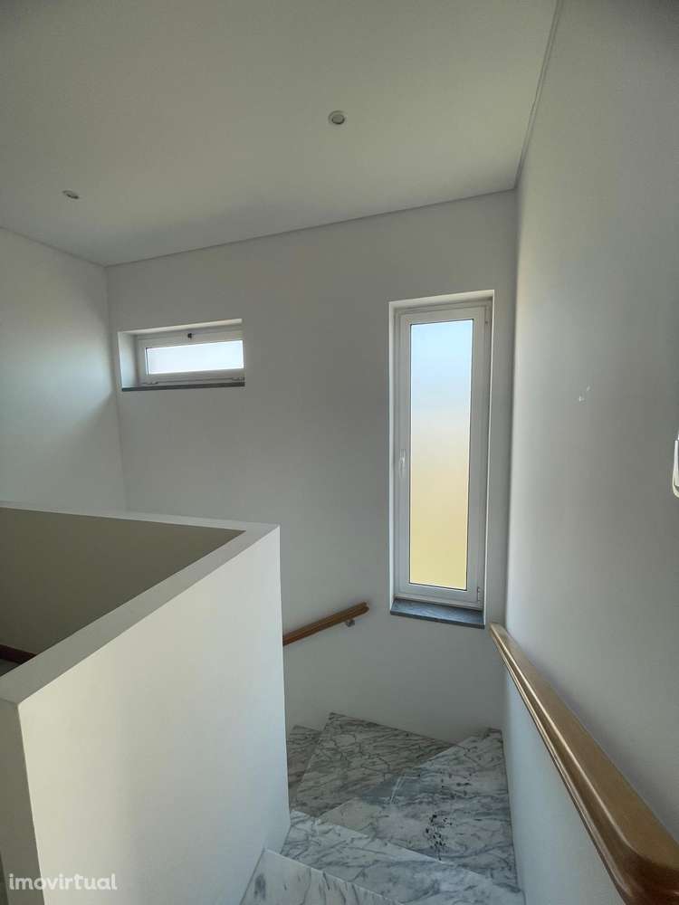 Apartamento T2 c/ Garagem, Anexo e Terraço - Equipado e Mobilado - Grande imagem: 4/24