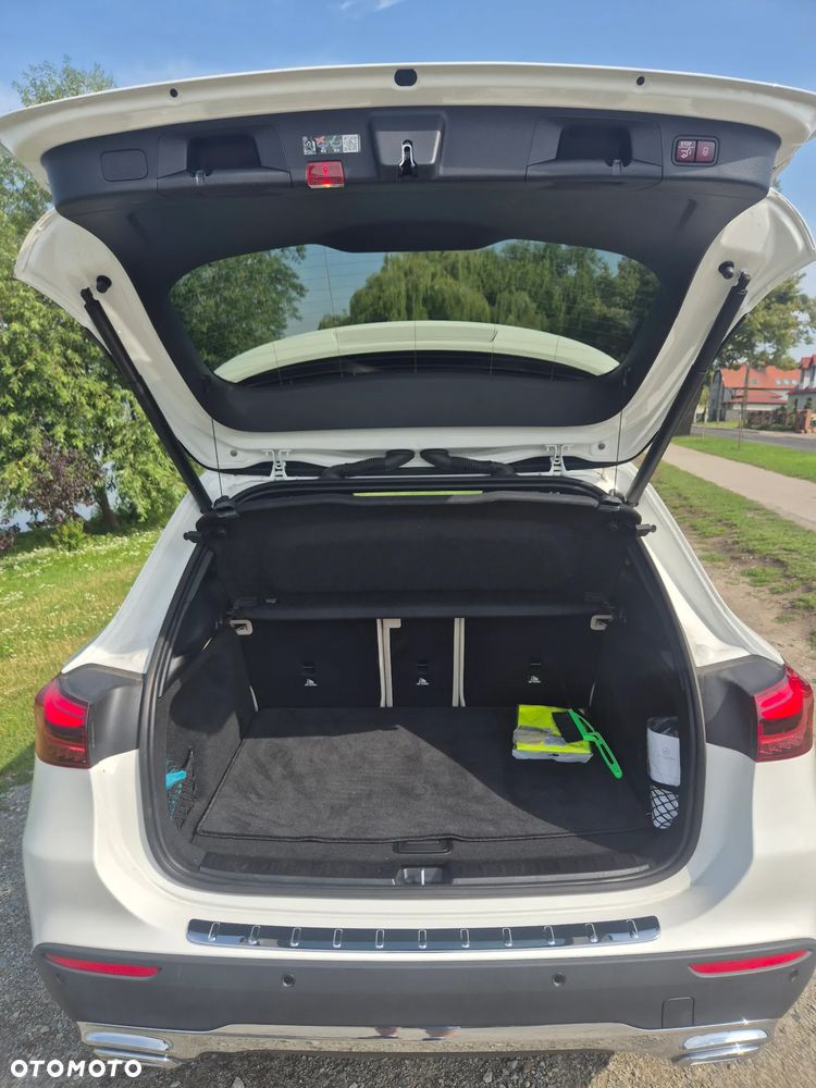 Mercedes-Benz GLA 250 4Matic 8G-DCT Style - 11