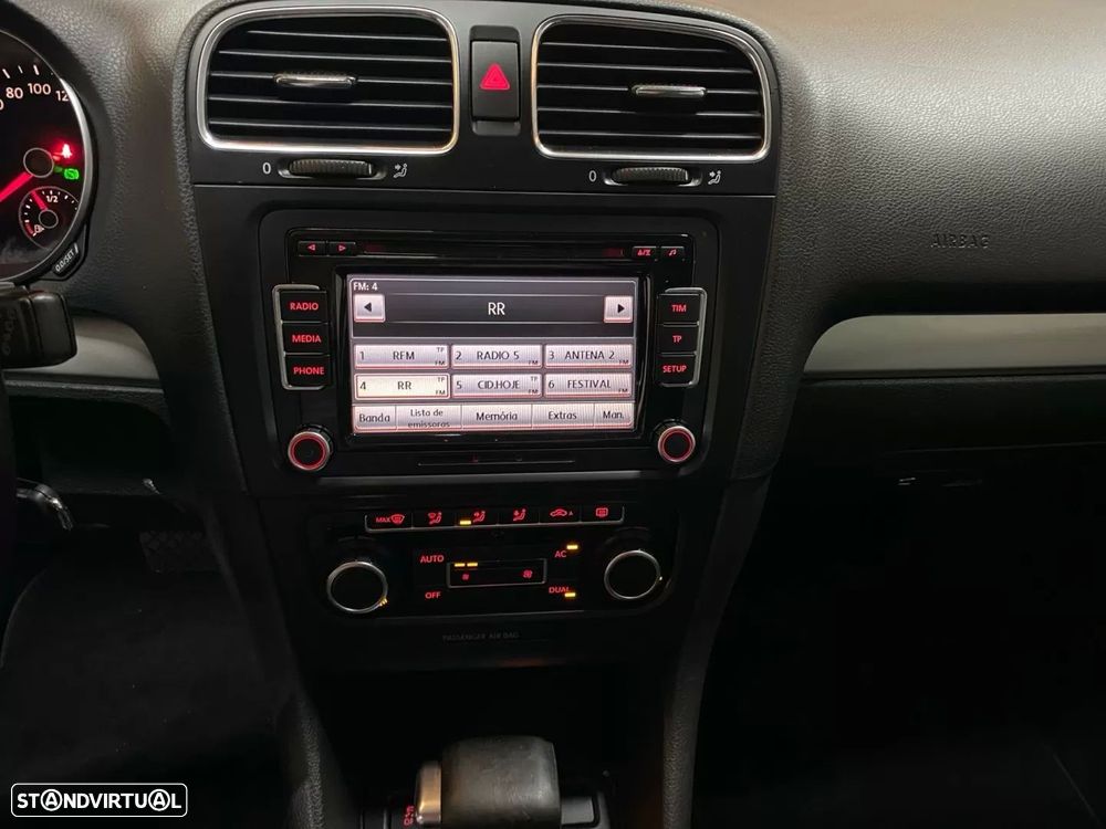 VW Golf Variant 1.6 TDi Highline DSG - 14