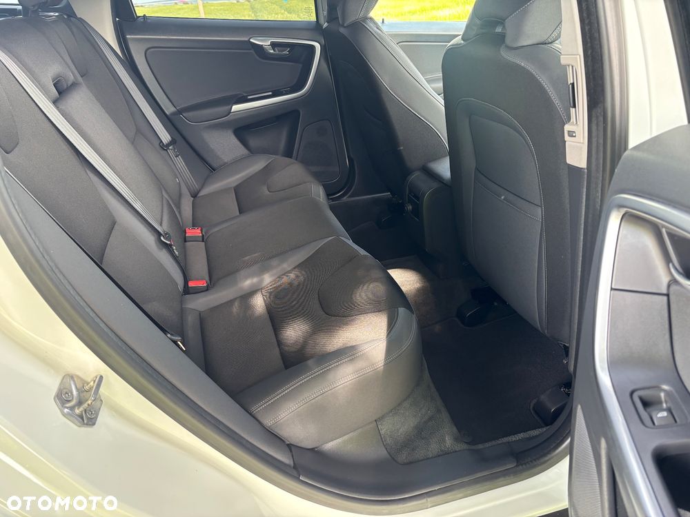 Volvo XC 60 D4 Drive-E Momentum - 23
