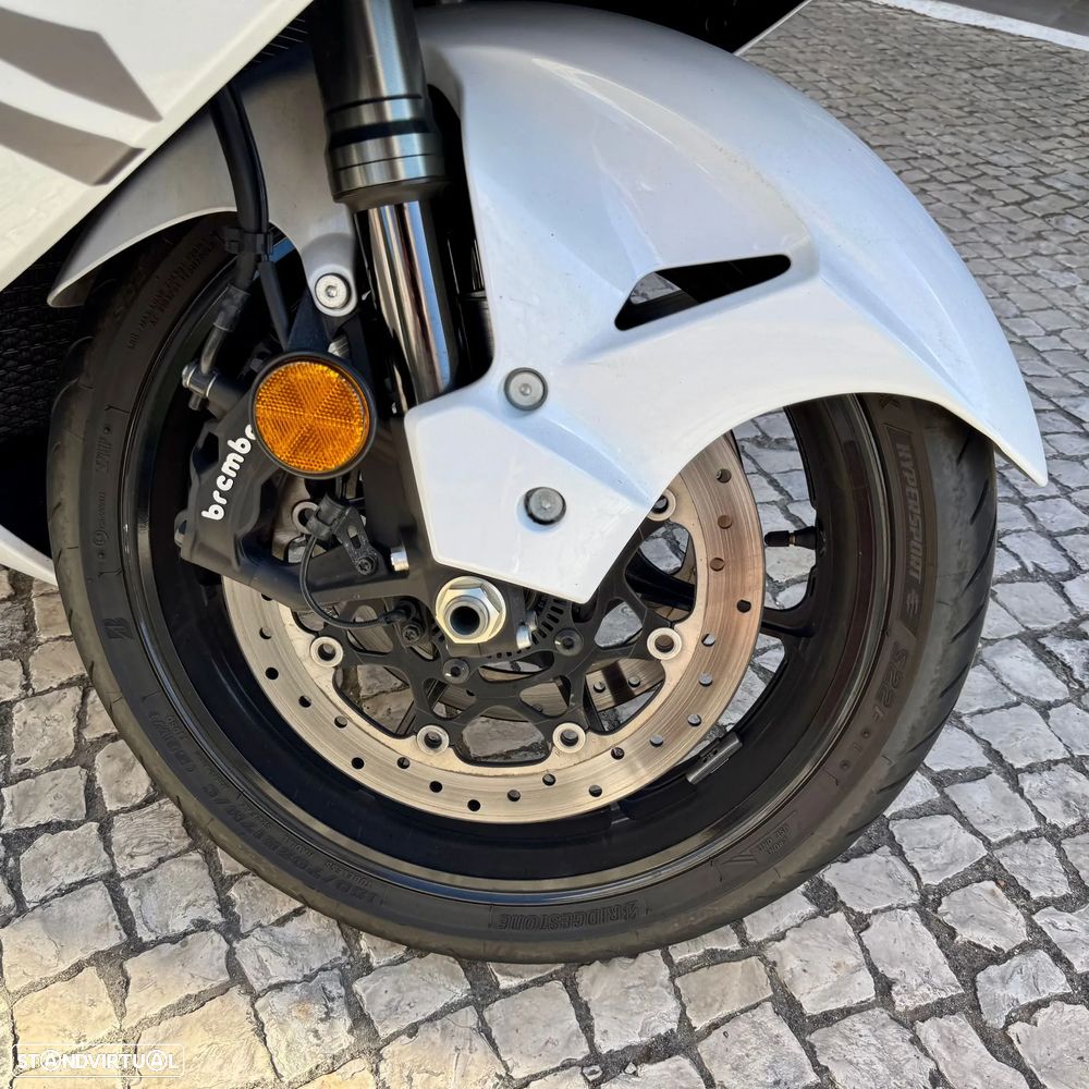 Suzuki Hayabusa GSX 1300 R - 11