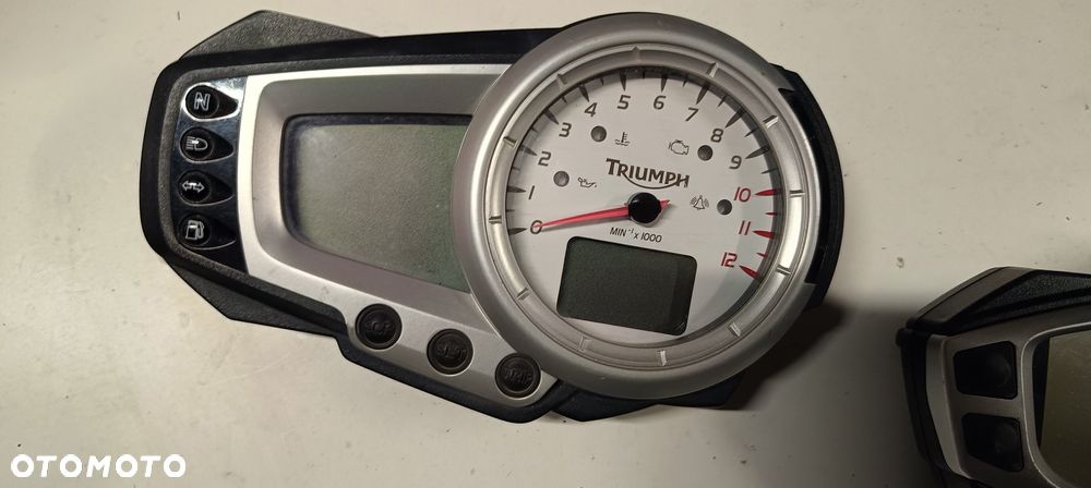 TRIUMPH TIGER  STREET TRIPLE SPEED SPORT DAYTONA LICZNIK ZEGARY - 4