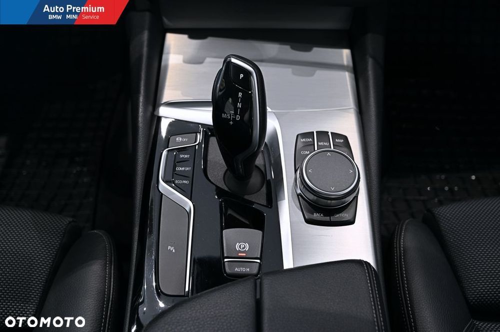 BMW Seria 5 520d xDrive - 17