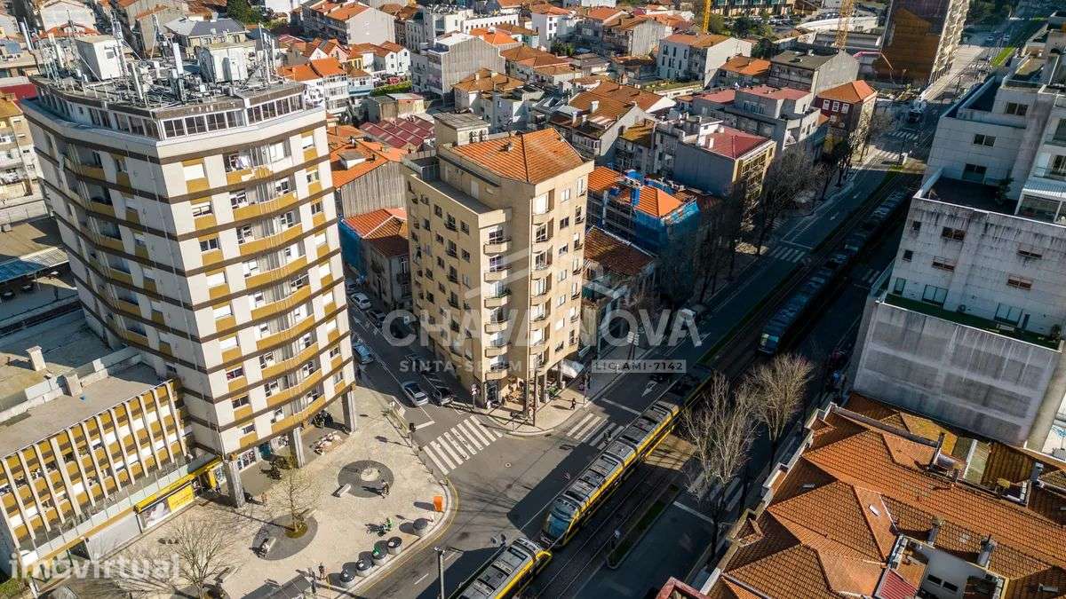 Garagem / Armazém Independente com 256m² na Avenida da República - Grande imagem: 3/26