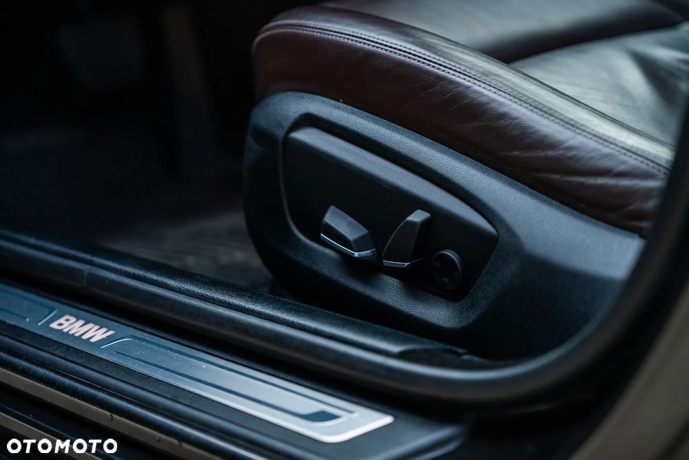 BMW Seria 5 535i xDrive - 16