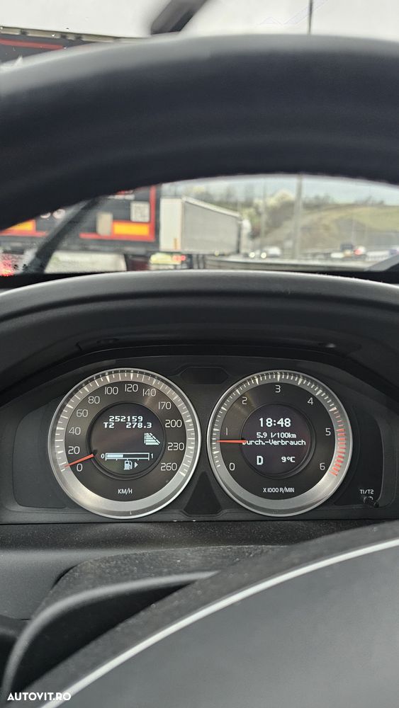 Volvo XC 60 D5 AWD Geartronic Momentum - 33