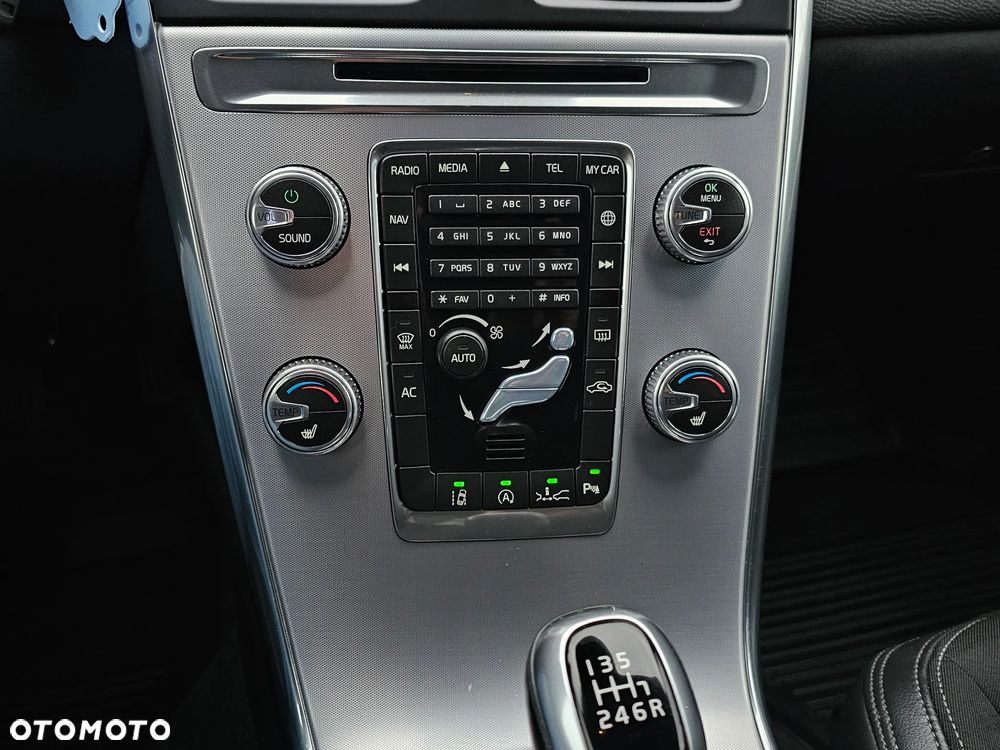 Volvo XC 60 D4 Momentum - 33