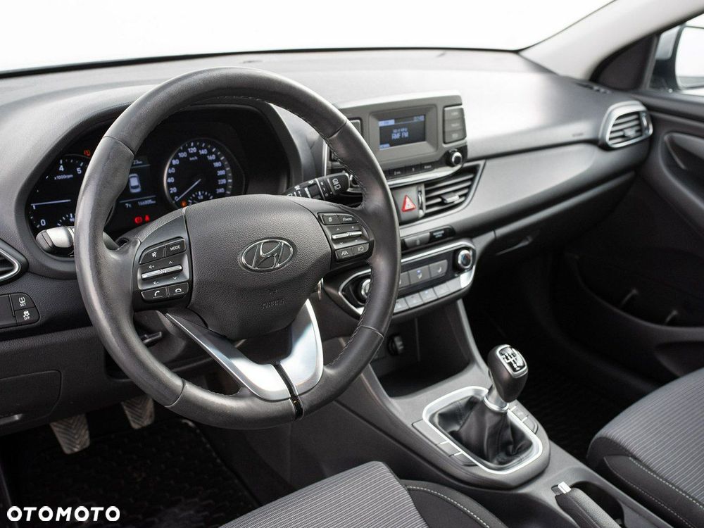 Hyundai i30 1.5 DPI Classic + - 7