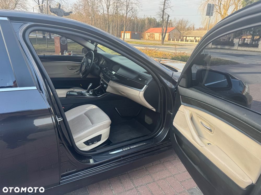 BMW Seria 5 528i xDrive Modern Line - 16