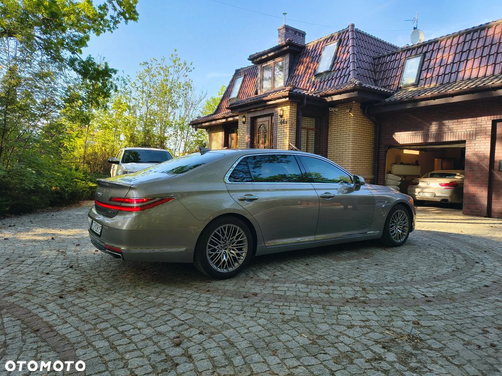 Genesis G90 - 12