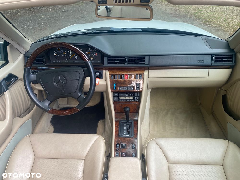 Mercedes-Benz Klasa E 320 - 14