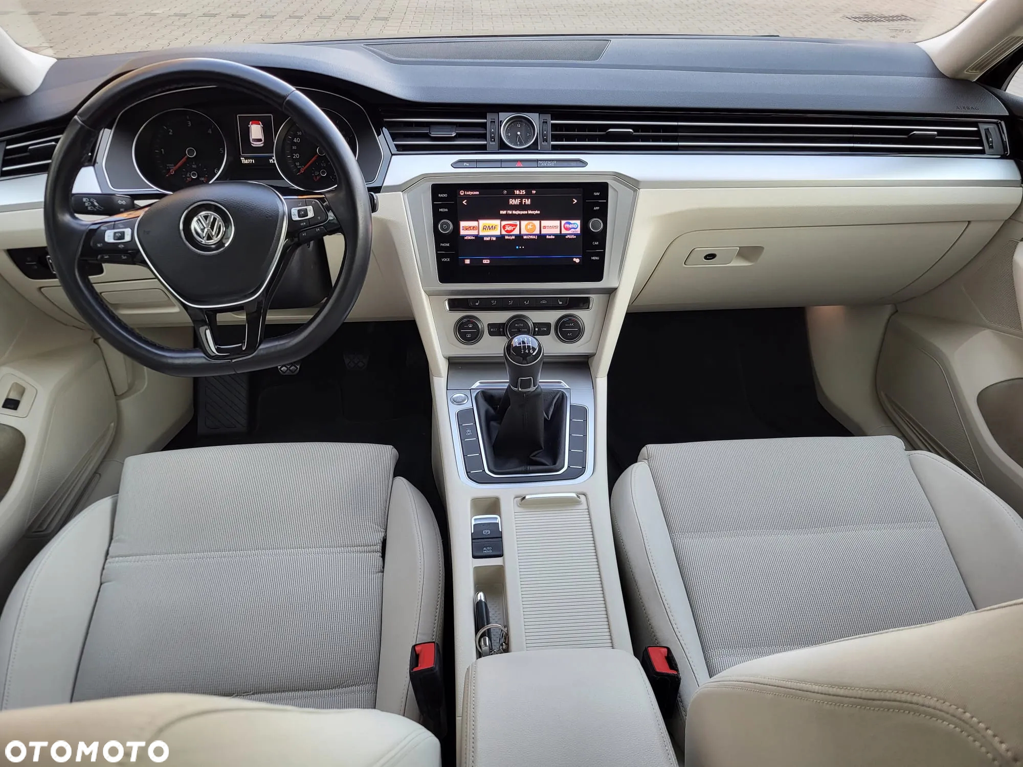 Volkswagen Passat 2.0 TDI BMT Comfortline - 13