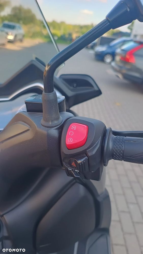 Yamaha X-max - 12