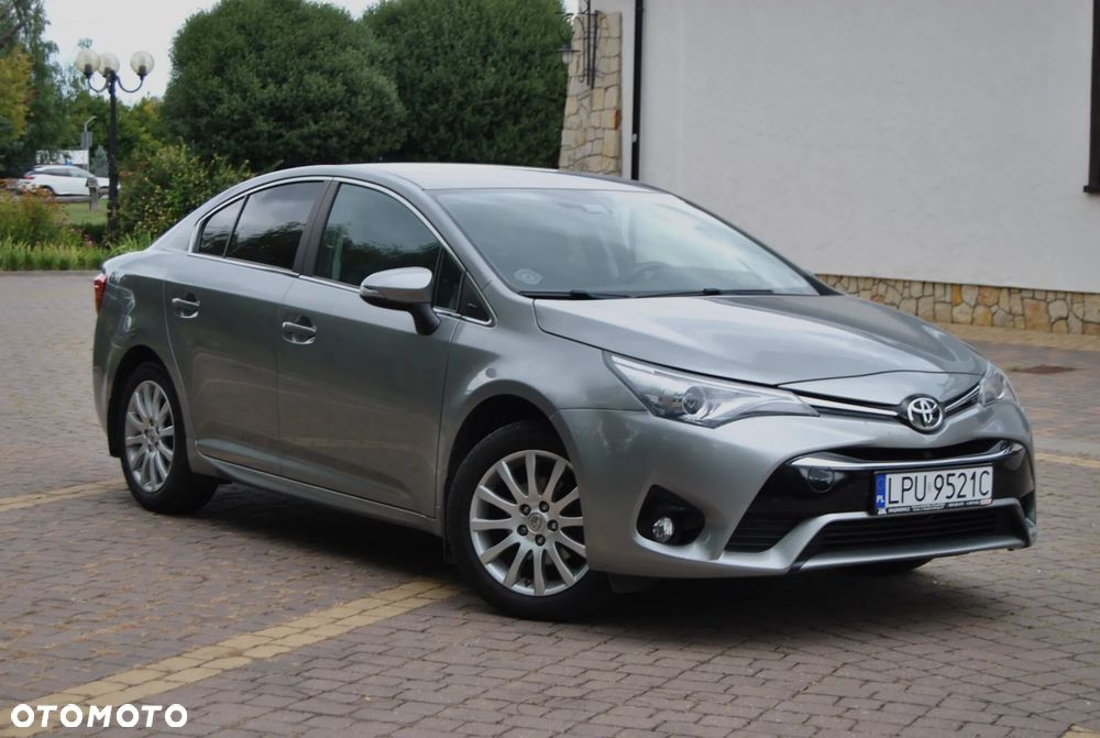 Toyota Avensis 1.8 Sol NAVI - 2