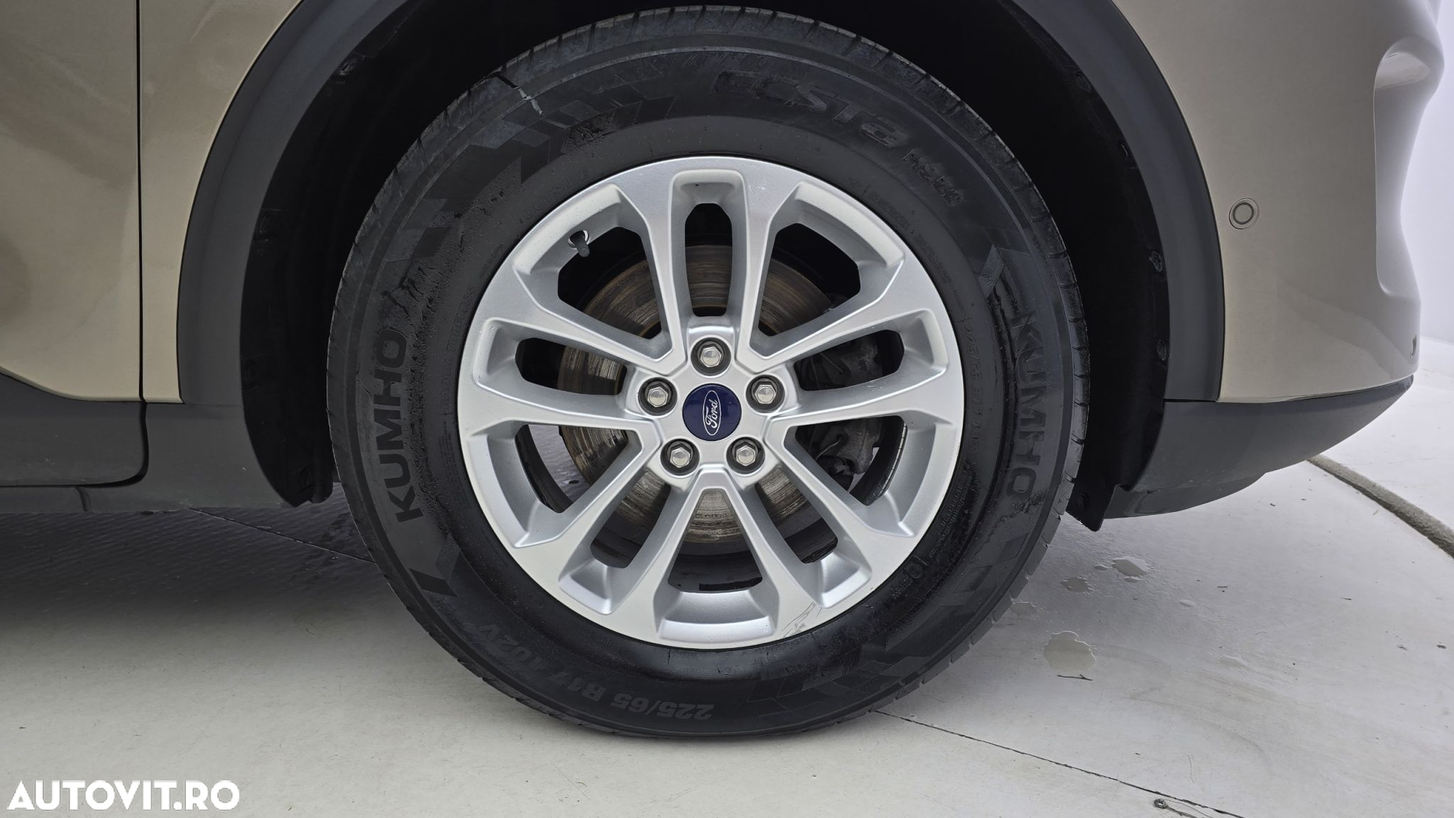 Ford Kuga - 23