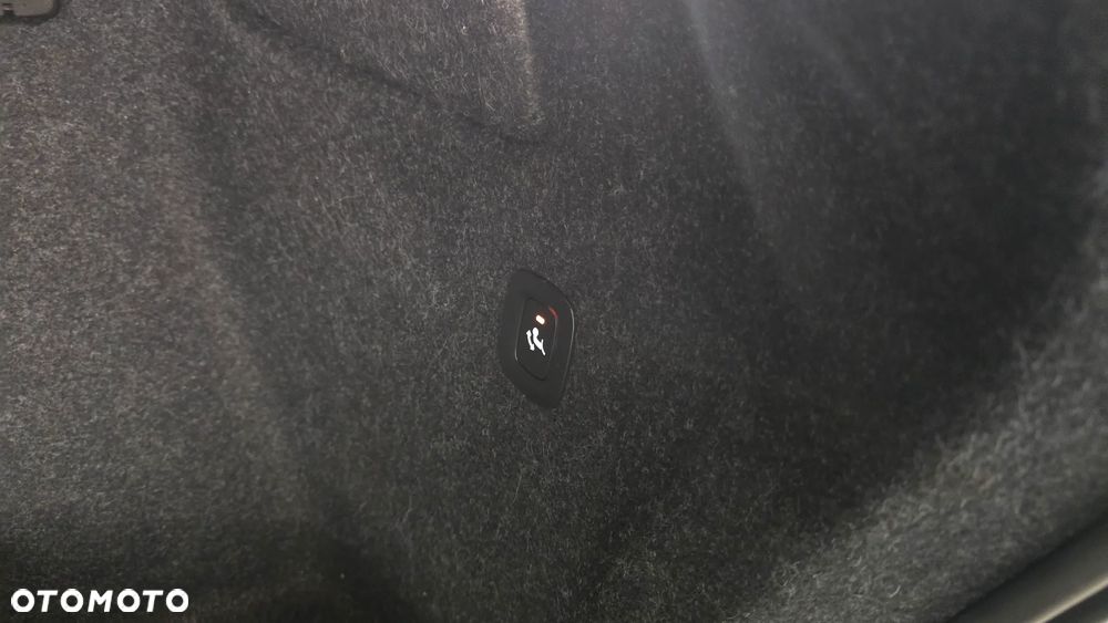 Volvo XC 40 B4 B DKG Plus Black Edition - 11