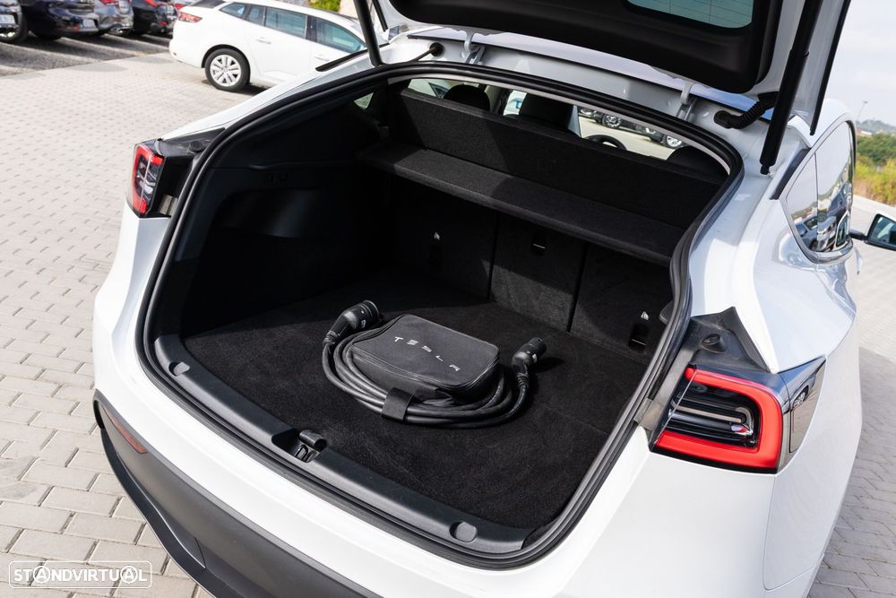 Tesla Model Y Long Range Dual Motor AWD - 13