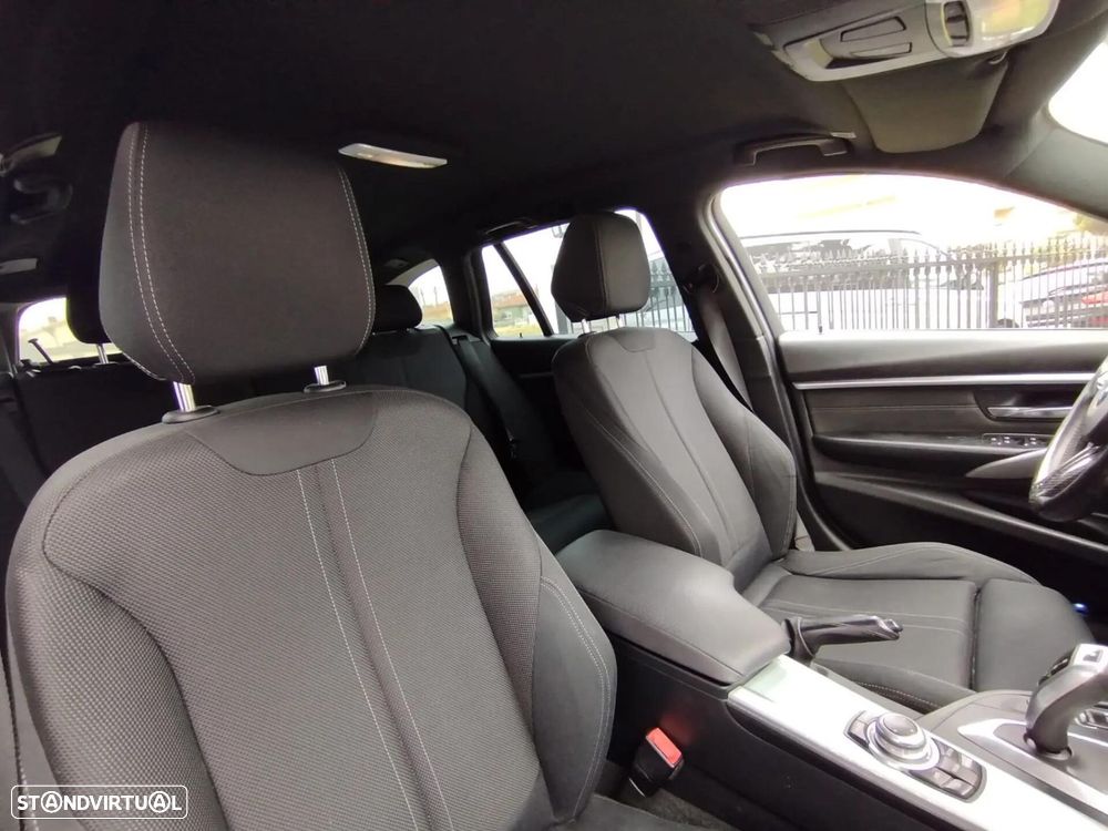 BMW 320 d Auto Pack M - 11