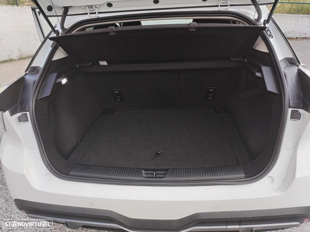 MG MG4 64 kWh Luxury - 13