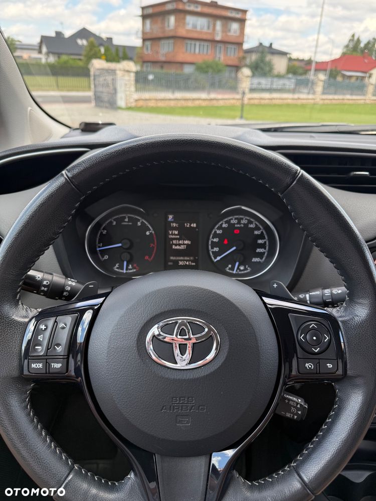 Toyota Yaris 1.5 Premium CVT - 11