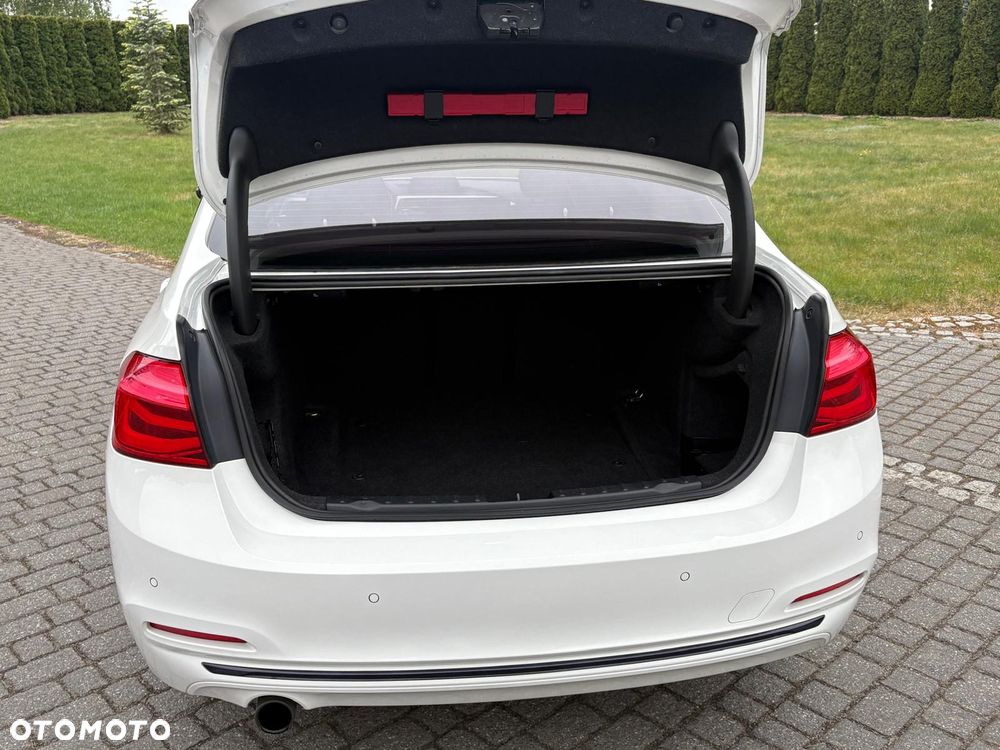 BMW Seria 3 318i M Sport - 16
