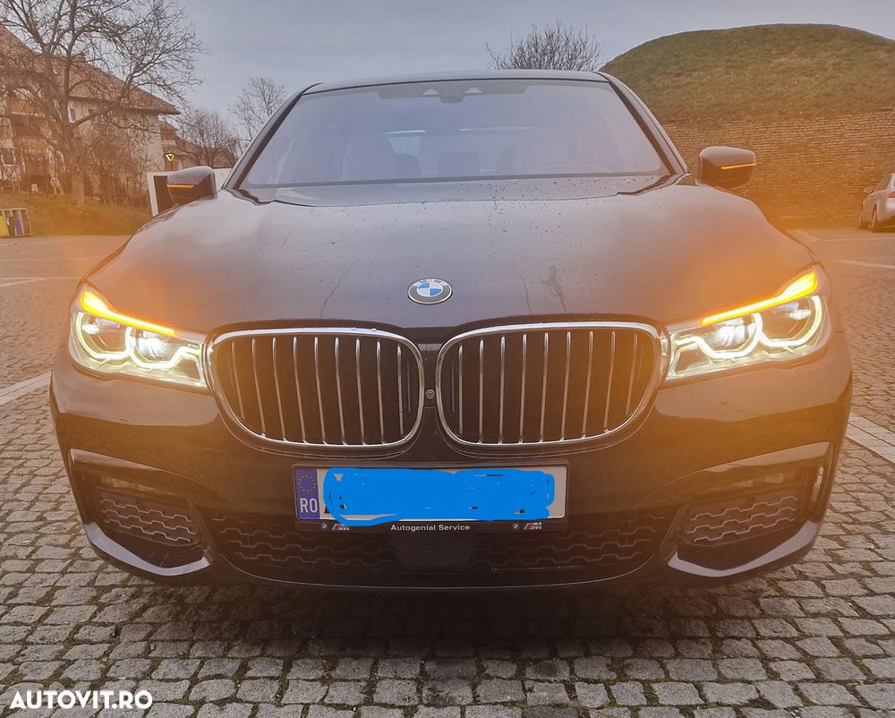 BMW Seria 7 740e iPerformance - 31