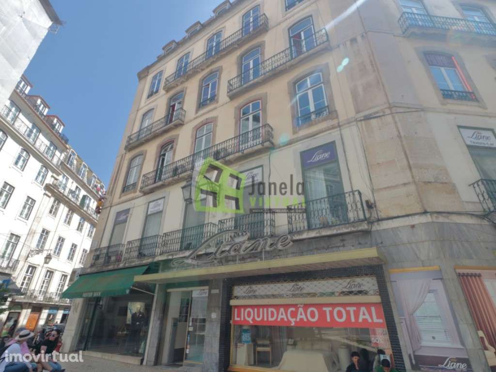 Prédio de Gaveto com Elevada Visibilidade no Coração de Lisboa - Grande imagem: 2/14