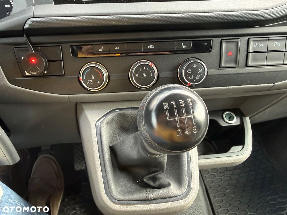 Volkswagen Transporter - 22