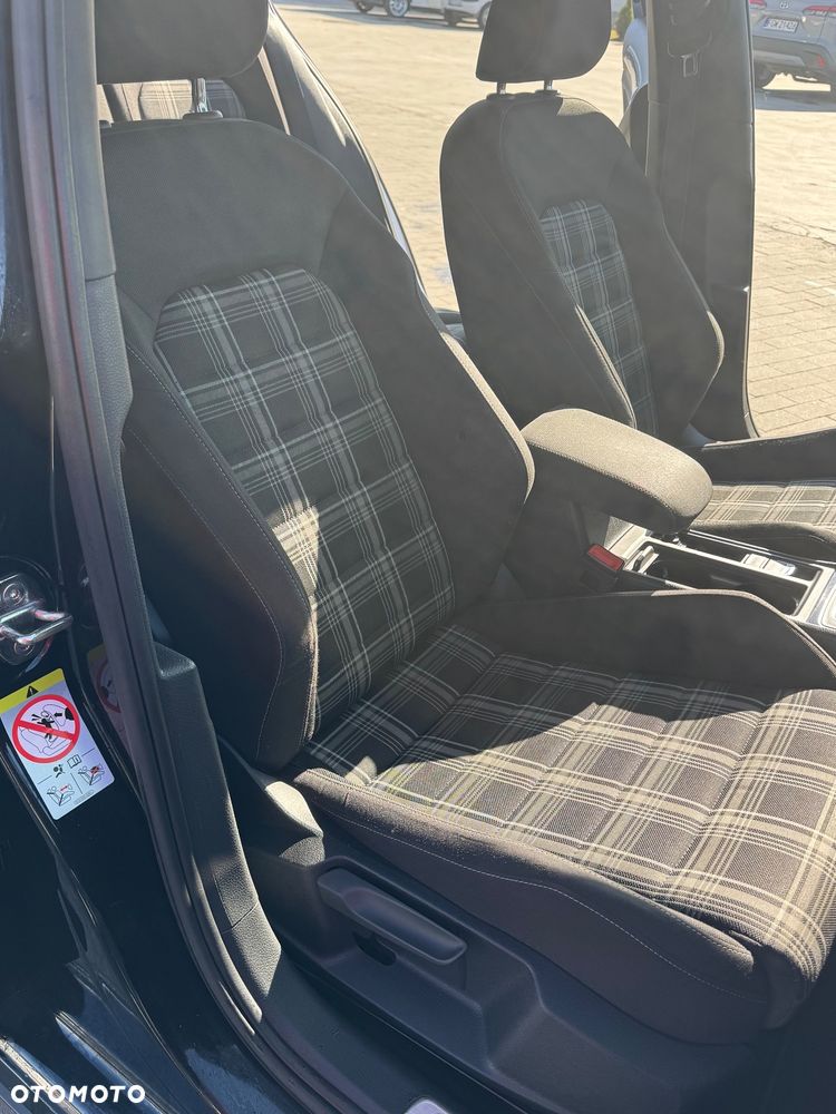 Volkswagen Golf - 14
