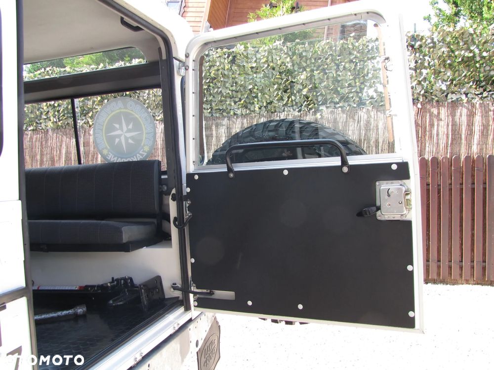 Land Rover Defender - 13
