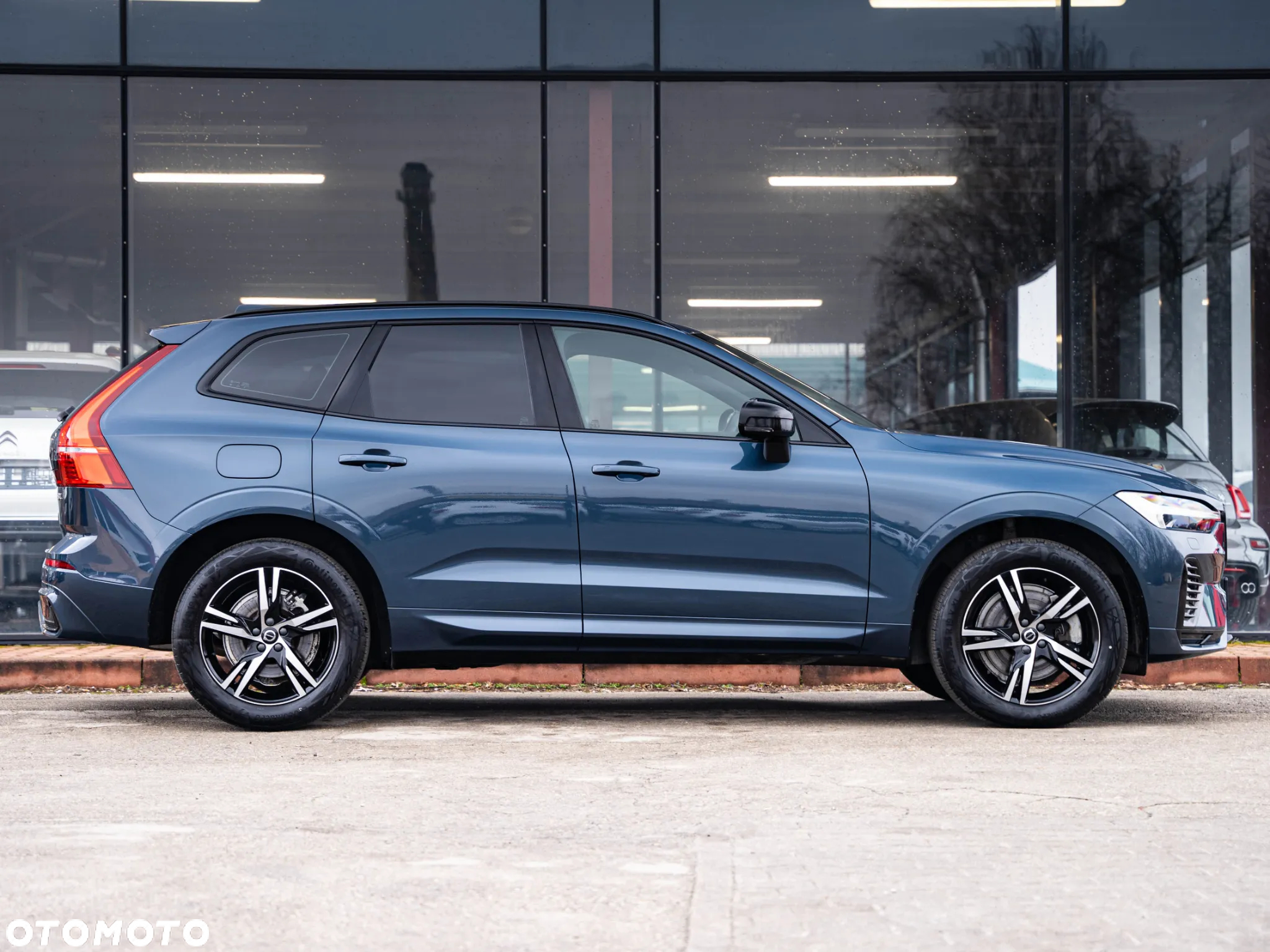 Volvo XC 60 B4 B Plus Dark - 16