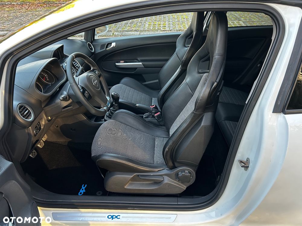 Opel Corsa 1.6 Turbo OPC - 9