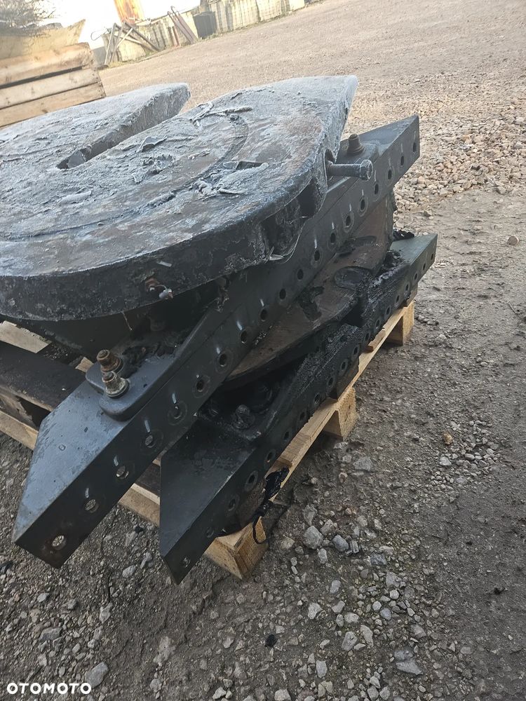 Siodło Jost  Volvo Renault z łapami 140mm - 7