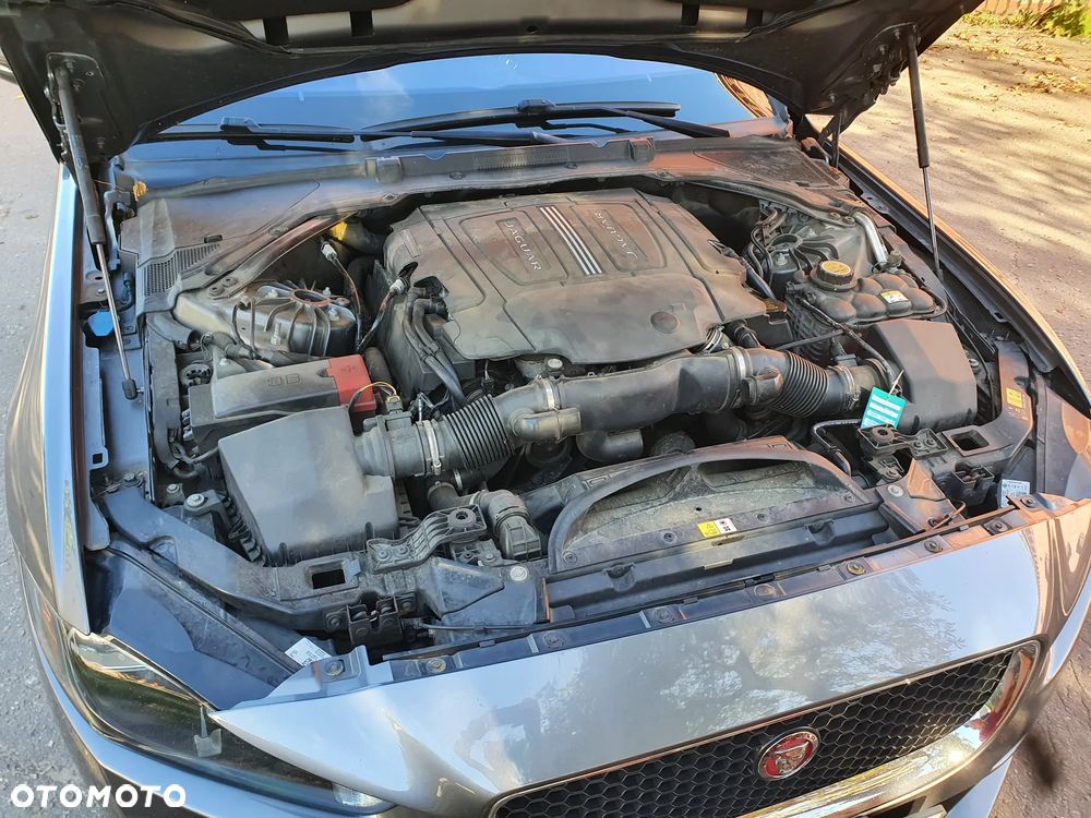 Jaguar XE S - 24