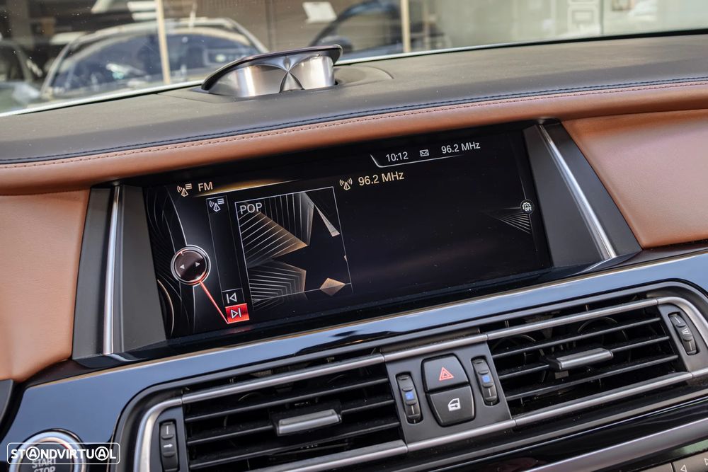 BMW 750 Li xDrive Pack M — fotografia 23