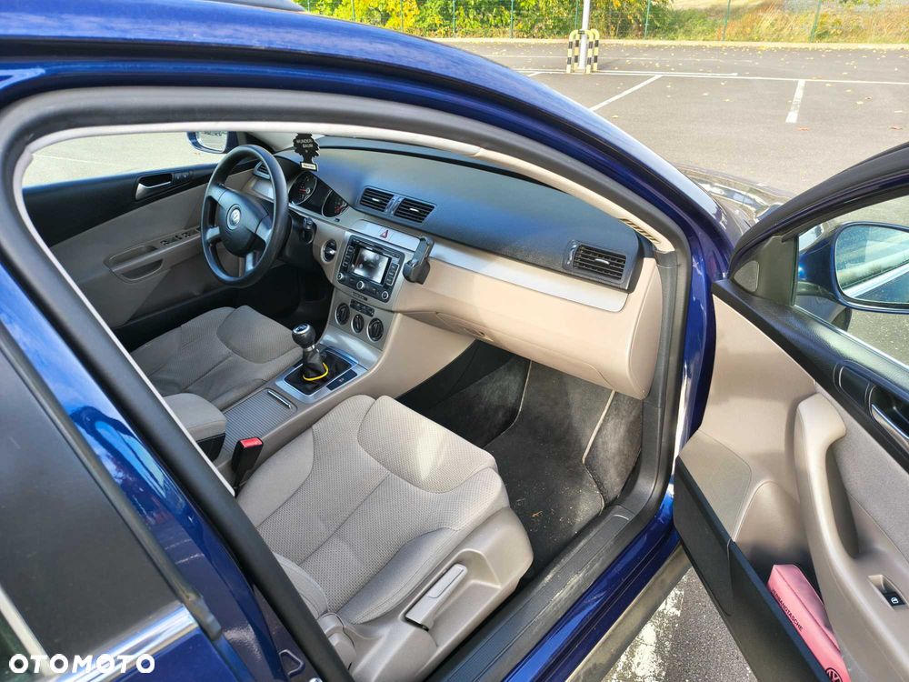 Volkswagen Passat - 8