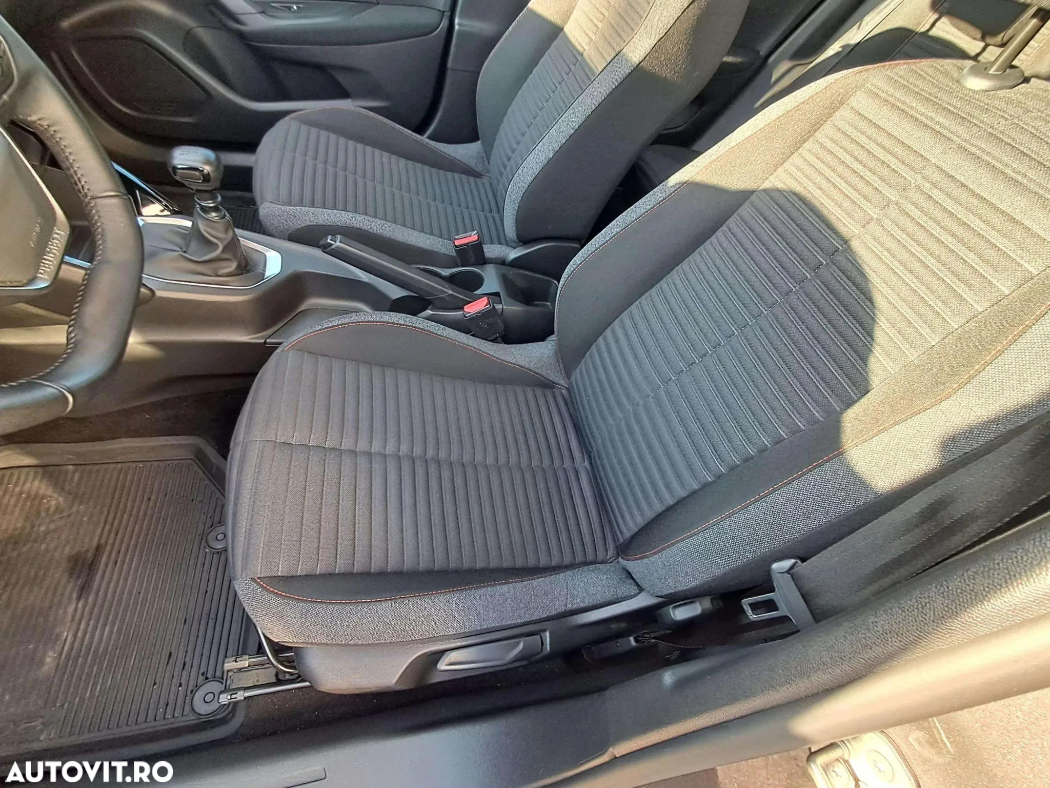 Peugeot 2008 1.2 L PureTech STT Active - 17