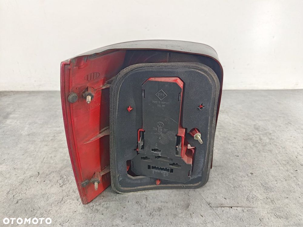LAMPA TYLNA PRAWA VW PASSAT B5 3B9945112F KOMBI - 4