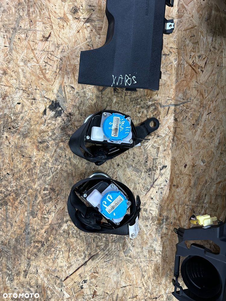 Toyota Yaris III konsola deska rozdzielcza pasy napinacze poduszki airbag komplet - 3