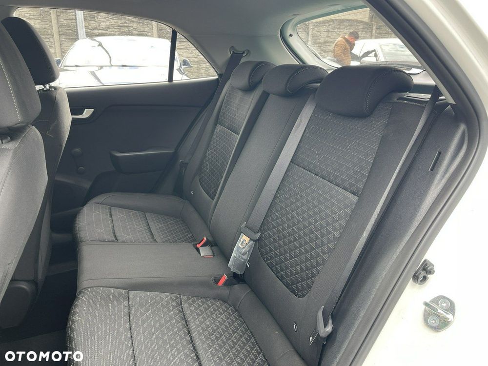 Kia Rio 1.2 M - 11