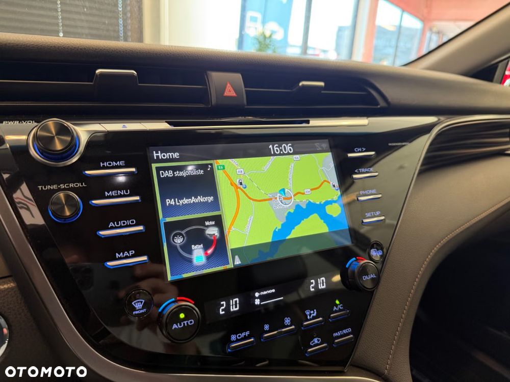 Toyota Camry 2.5 Hybrid Executive CVT - 10