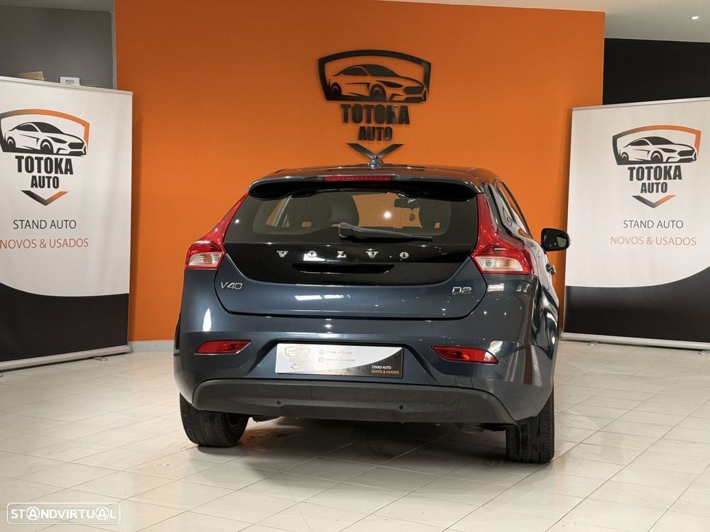 Volvo V40 2.0 D2 Momentum - 4