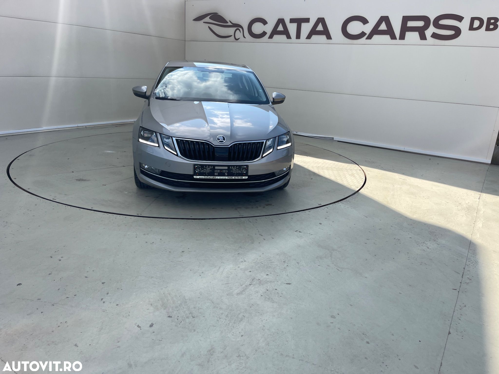 Skoda Octavia 1.6 TDI DSG Style - 1
