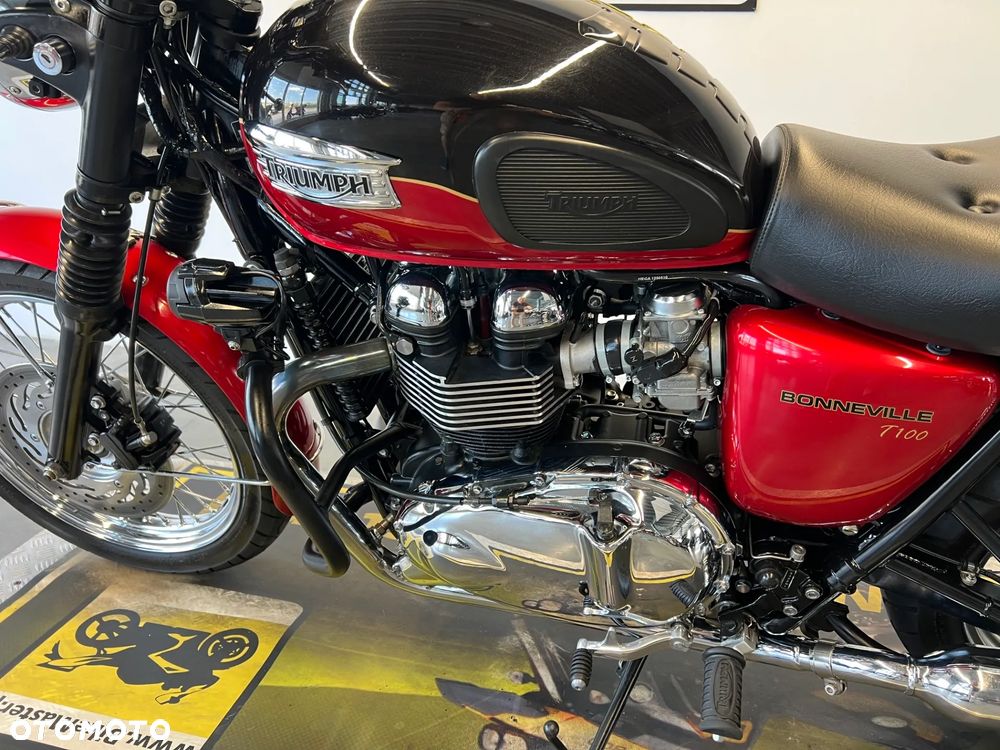Triumph Bonneville - 11
