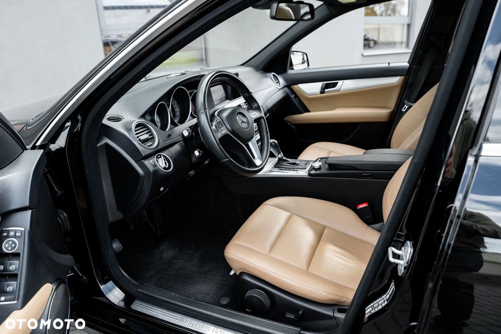 Mercedes-Benz Klasa C 250 CDI DPF Automatik BlueEFFICIENCY Special Edition - 17