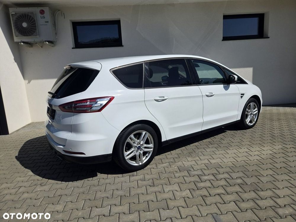 Ford S-Max - 17